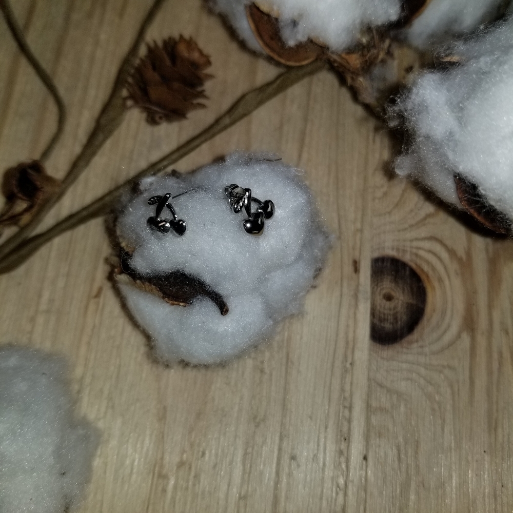 ππVery Cute Cherry stud earrings in SILVER ππ - Picture 11 of 13